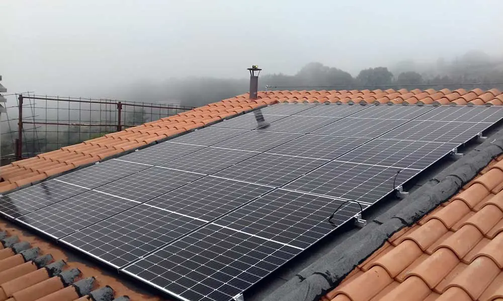 AEM impianti realizza impianti fotovoltaici a tetto.