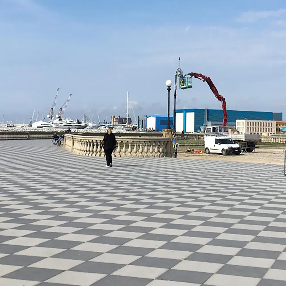 Illuminazione pubblica a Piazza Mascagni, Livorno. Lavori eseguiti da AEM srl.